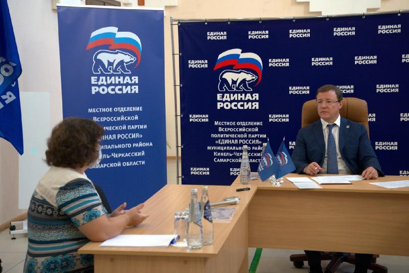 Дмитрий Азаров провел в Кинель-Черкассах личный прием граждан