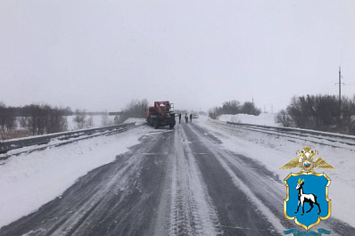 Двое погибли, двое в больнице: в Самарской области легковушка попала под КамАЗ