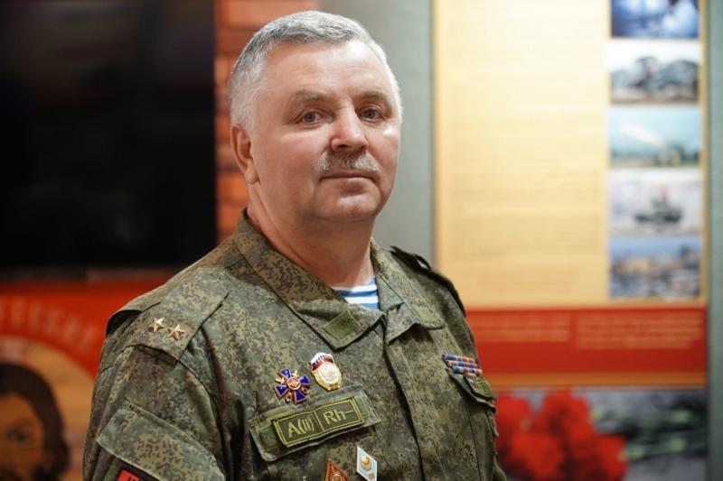 Хорошее воспитание: учитель - ветеран СВО развивает школьный музей в Самарской области