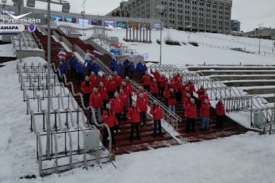 На склоне площади Славы в Самаре провели флешмоб, посвященный Всемирному фестивалю молодежи