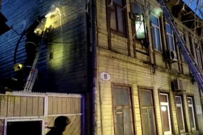 В центре Самары из горящего дома эвакуировали женщину