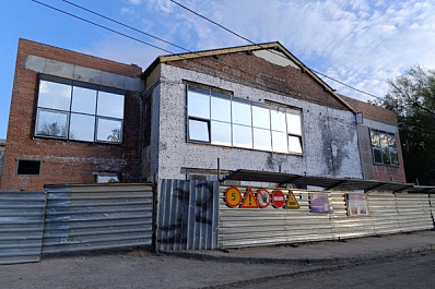 В здании бывшего кинотеатра "Россия" идут отделочные и электромонтажные работы