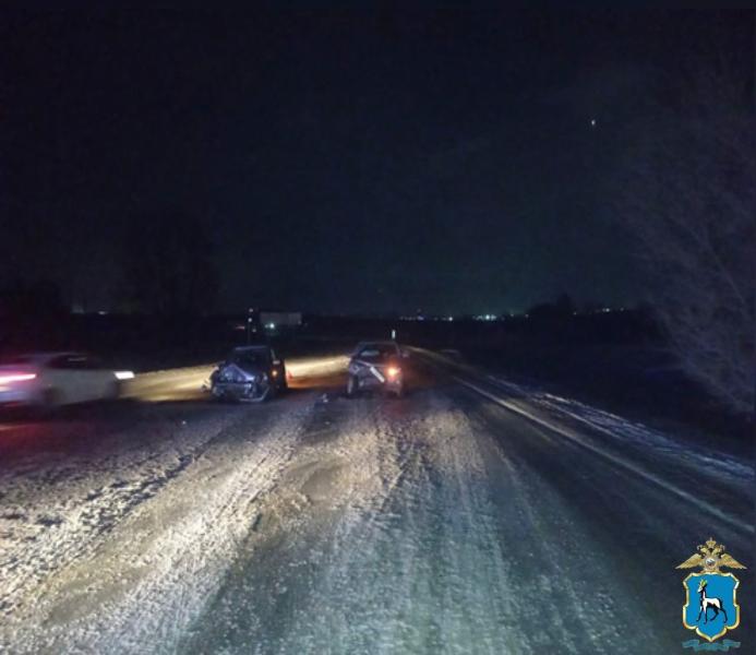 Четверо в больнице: в Самарской области на трассе Mitsubishi не пропустил LADA Vesta