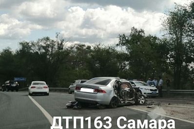 На трассе М5 в Самарской области 26 июля столкнулись три автомобиля, один человек погиб