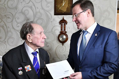 Дмитрий Азаров поздравил Героя Советского Союза Владимира Чудайкина с 95-летием