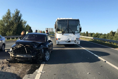 В Самарской области водитель Audi врезался в автобус