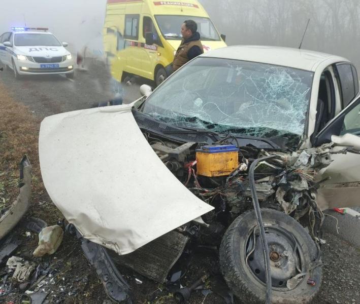 В Самарской области на трассе столкнулись две легковушки