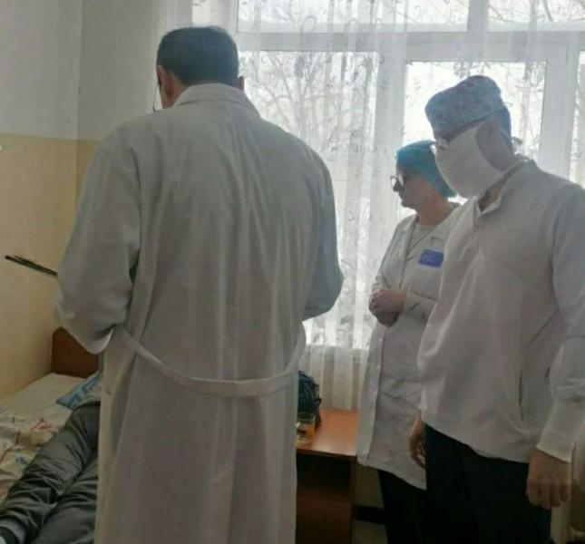 Дмитрий Азаров поручил Армену Беняну держать на личном контроле состояние пострадавших в ДТП с рейсовым автобусом в Нефтегорском районе