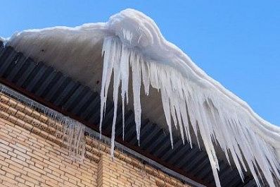 МЧС: жителям Самарской области следует внимательнее ходить рядом с высотными домами