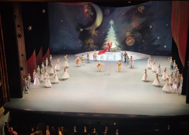 Семьи участников СВО из Самарской области побывали на спектакле "Щелкунчик" в Большом театре России