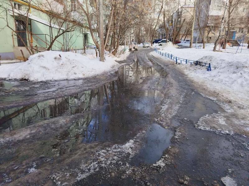 Зловонные реки из-за пустой бутылки: в Самаре на Ново-Садовой устранили коммунальную аварию