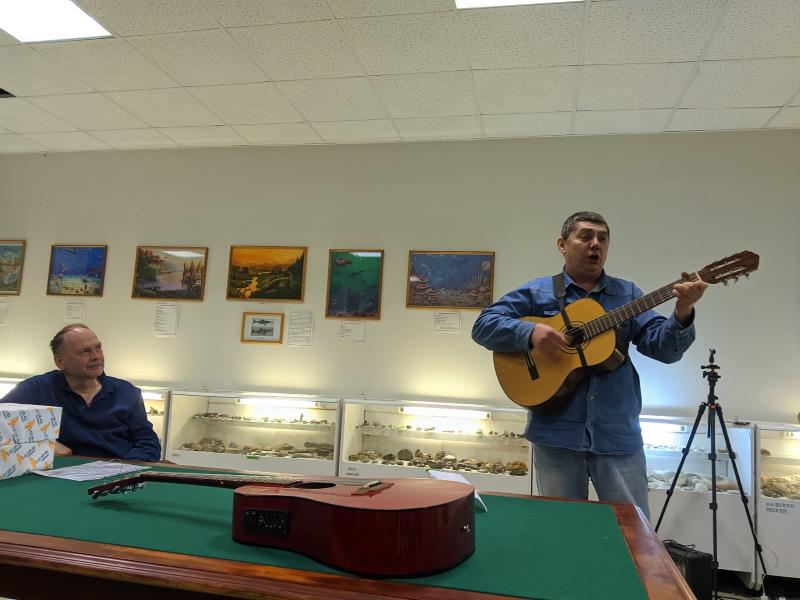 Самарский палеонтолог Владимир Моров выпустил свой первый сборник стихов