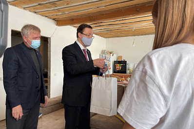 Дмитрий Азаров помог многодетной семье с приобретением специальной кровати для ребёнка с ДЦП