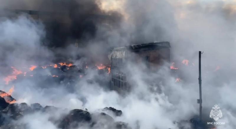 В Тольятти на Хрящевском шоссе полыхает свалка на 1 000 "квадратов"