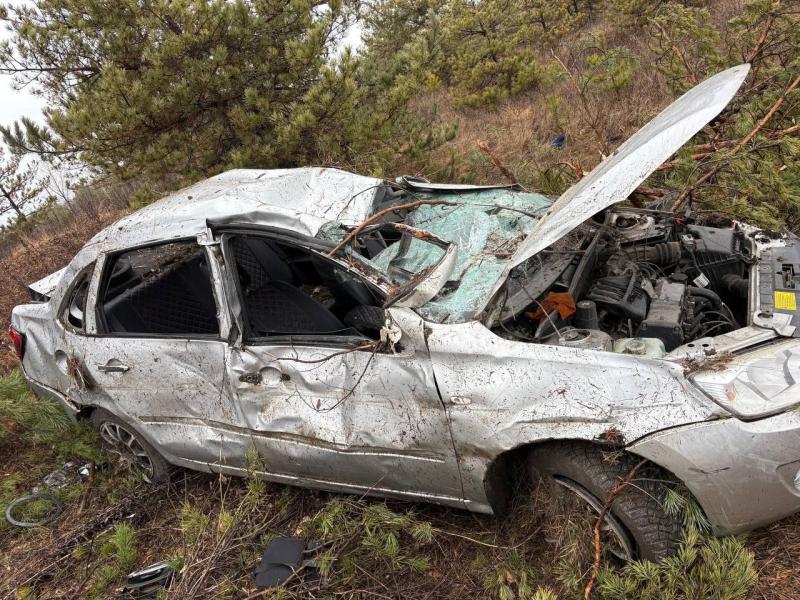 Двое пострадали: в Самарской области 30 ноября "Гранта" улетела в кювет