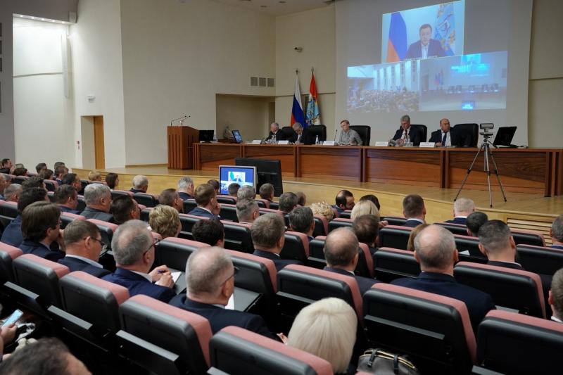 Диалог глав муниципальных образований с губернатором Дмитрием Азаровым прошел в открытой и конструктивной атмосфере