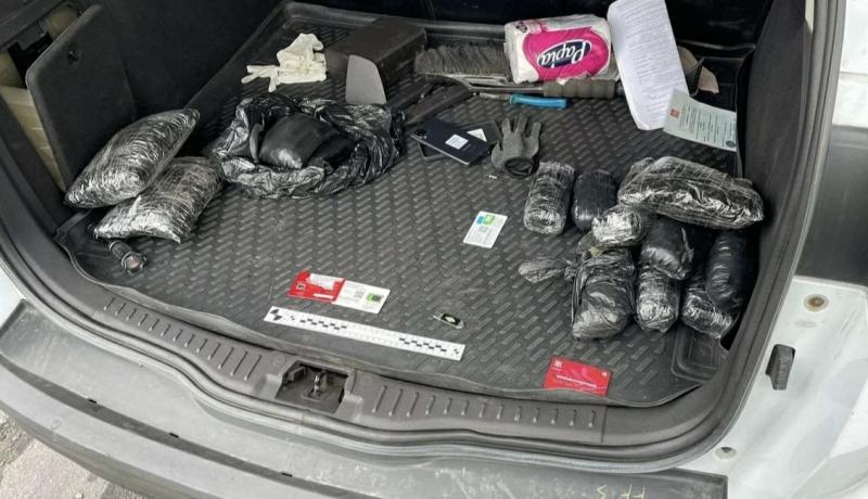 Авто с сюрпризом: в Самарской области задержали водителя с 4 кг наркотиков