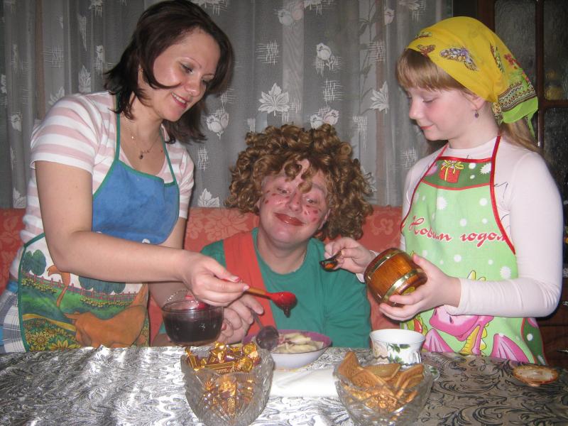 Семейные ценности Репиных: многодетный отец приобщает своих детей к культуре и добру