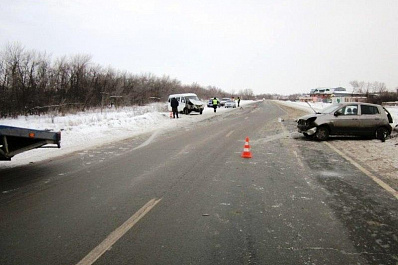 В Чапаевске автомобилист сбил человека и повредил две машины