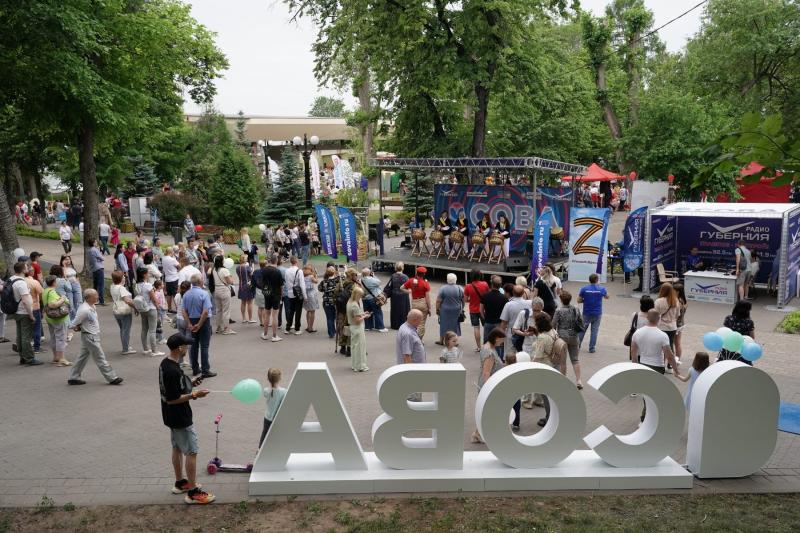 СОВА встречает гостей у грота в Струковском саду: в Самаре проходит фестиваль "Пресса-2023"