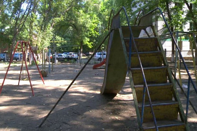 В Самаре общественники нашли опасные детские площадки