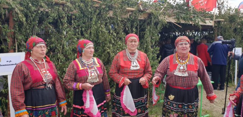 Самобытная культура, скачки и большой хоровод: в Самарской области проходит юбилейный чувашский праздник Акатуй
