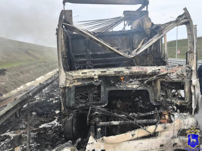 В Самарской области на трассе "Обход Тольятти" 18 апреля загорелась фура