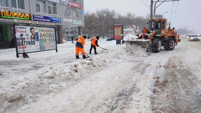 Дорожные службы Тольятти ведут борьбу с последствиями очередного снегопада