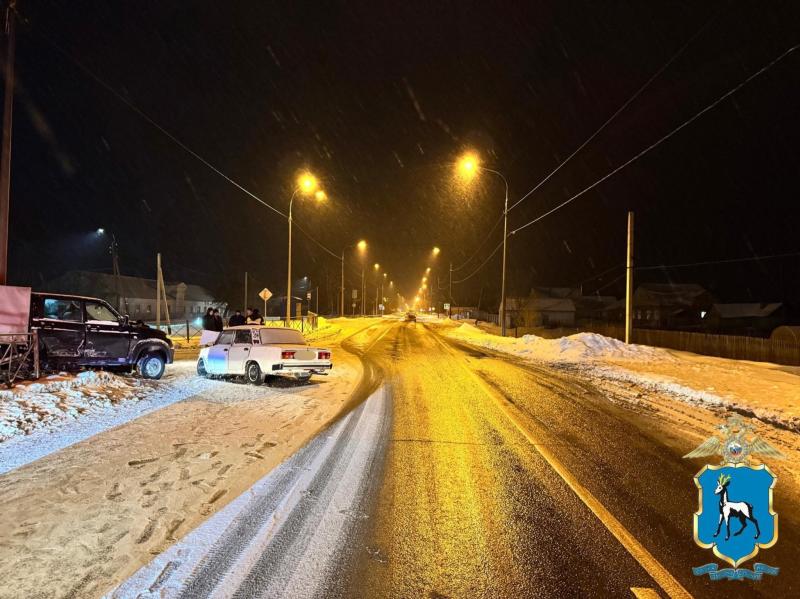 В Тольятти пенсионер на "семерке" протаранил Geely