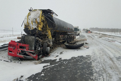 Под Сызранью цистерна грузовика выкатилась на встречку и устроила смертельное ДТП