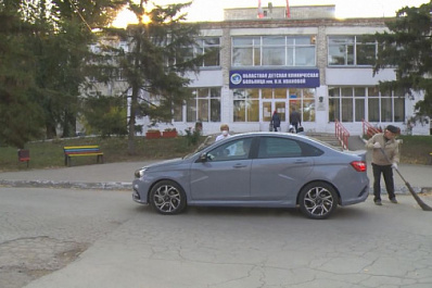 Детская больница в Самаре получила новый автомобиль