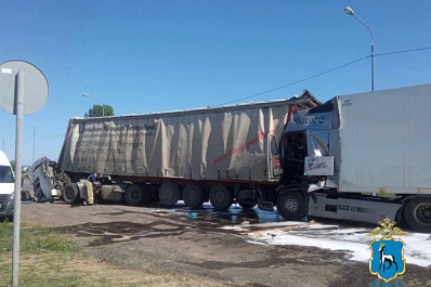 Нарушил дистанцию: 29 мая в Самарской области в ДТП с двумя фурами погиб человек