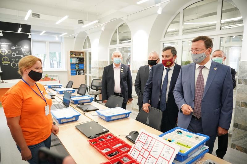 Воспитанники новокуйбышевского Центра технического творчества представили разработки губернатору Дмитрию Азарову