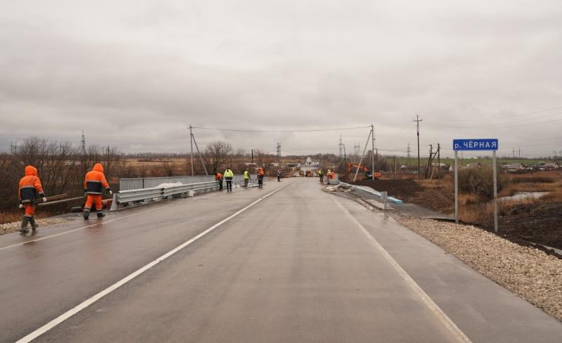 В Волжском районе открыли движение на мосту через реку Черную