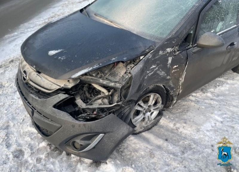 В Самарской области на трассе "Калина" на скорости вылетела в кювет и опрокинулась