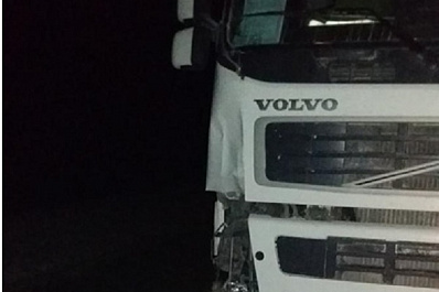 Фура насмерть сбила молодую женщину на трассе в Самарской области