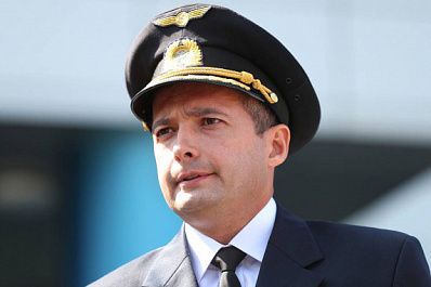 Лётчик-герой Дамир Юсупов попросил россиян оставаться дома