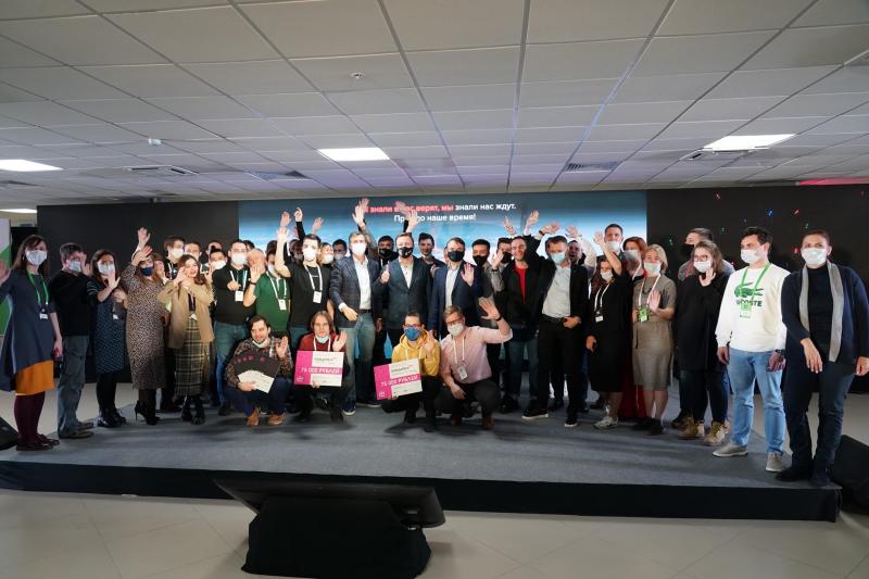 Дмитрий Азаров наградил призеров всероссийского хакатона в сфере искусственного интеллекта