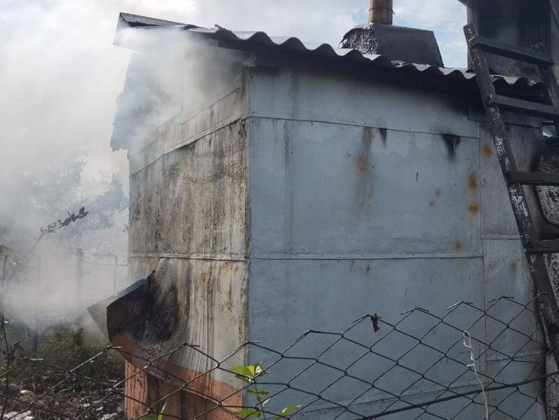 В Самарской области пожар с бани чуть не перекинулся на дом