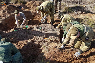 Поисковики из самарского патриотического клуба "Сокол" нашли останки бойца во Ржеве