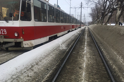 Легковушку зажало между трамваями на Ново-Садовой в Самаре