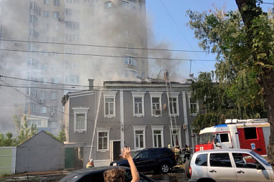 В Самаре 26 августа горел двухэтажный деревянный дом на ул. Братьев Коростелевых