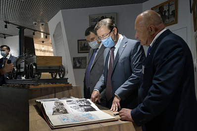 Дмитрий Азаров поздравил железнодорожников региона с профессиональным праздником