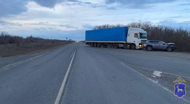 В Самарской области 8 апреля грузовик протаранил легковушку с тремя женщинами