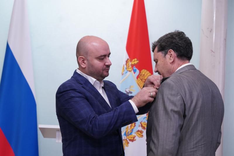 Вячеслав Федорищев вручил награды ветеранам и работникам строительной отрасли Самарской области