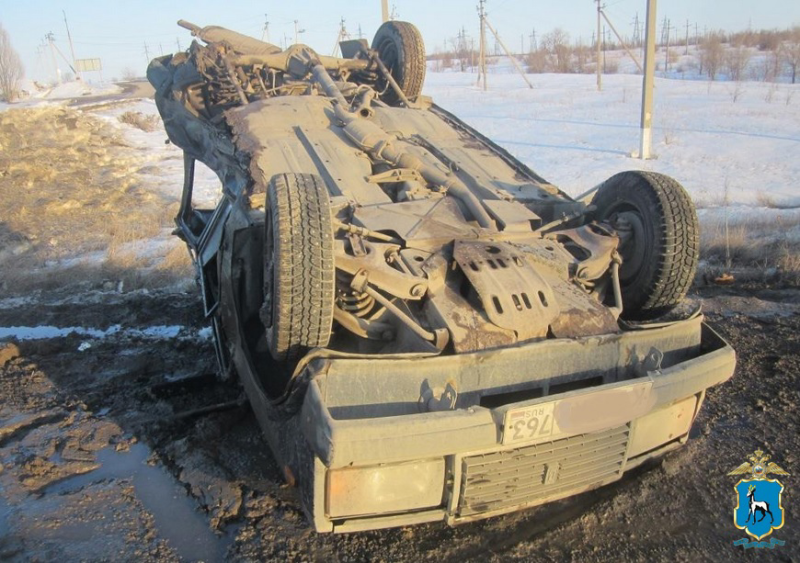 В Самарской области 20 марта на трассе легковушка врезалась в "газель" и перевернулась 