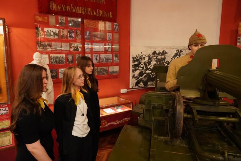 Куда ведут "Дороги Победы": для молодежи в Самарской области проводят экскурсии