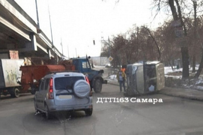 В Самаре 23 ноября под Южным мостом произошло ДТП с перевертышем