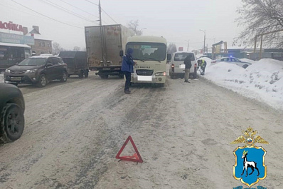 13 февраля в Самаре столкнулись иномарка и 126-й автобус