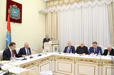 Дмитрий Азаров провел заседание региональной Общественной палаты